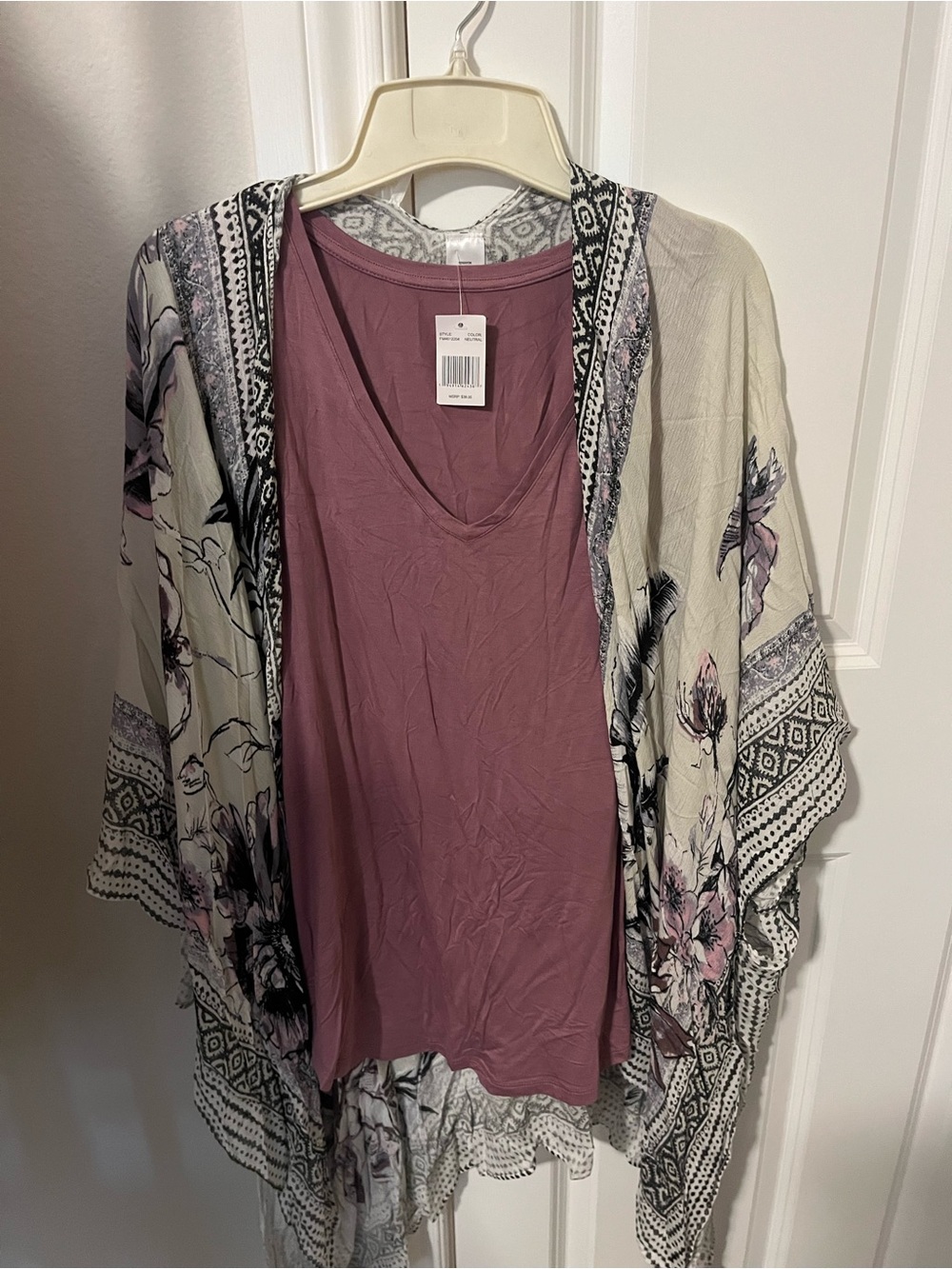 dip Mauve V-Neck Top with Cream Floral Kimono